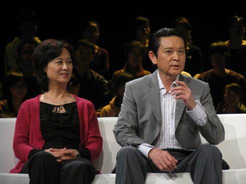 姬麒麟的妻子叫做张百灵,也是一位演员,也是大家比较熟悉的,但是