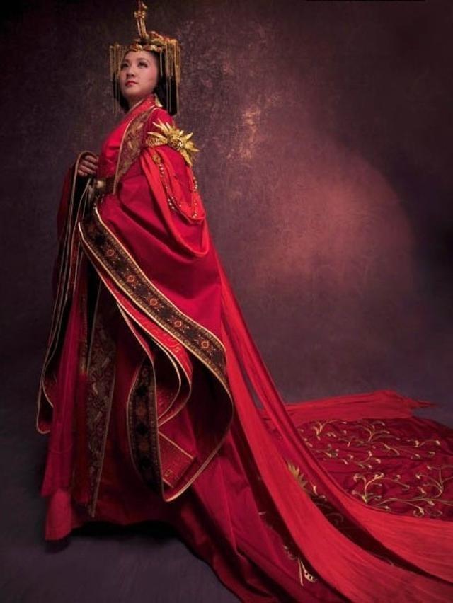 心理学:凭直觉选一件嫁衣,测你下半年有什么喜事发生,超准!