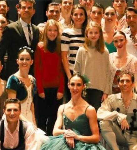 7年前莱昂诺尔公主和妹妹索菲亚观看音乐剧,艺