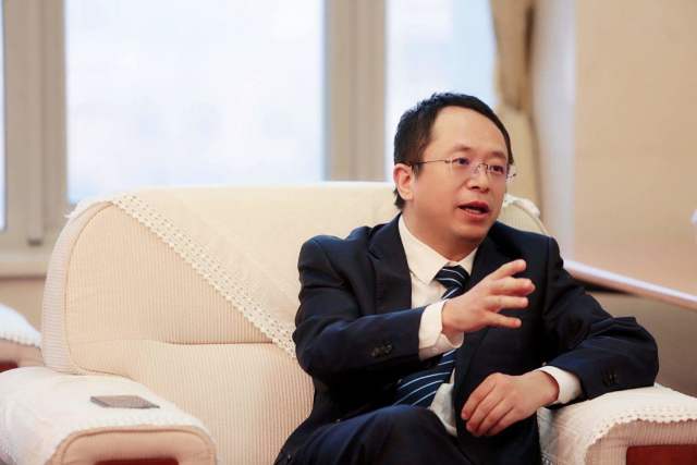 周鸿伟力撑马云,996一定是自愿的,朝九晚五一定发不了财!