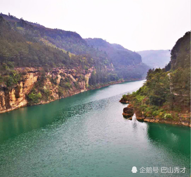 自贡荣县双河水库,人称小九寨,为保护水质这里禁止钓鱼
