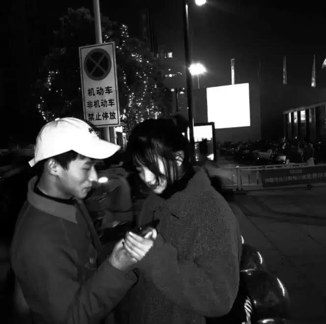 ins·丧系·情侣头像:有人疼的装难过,没人疼的装开心!