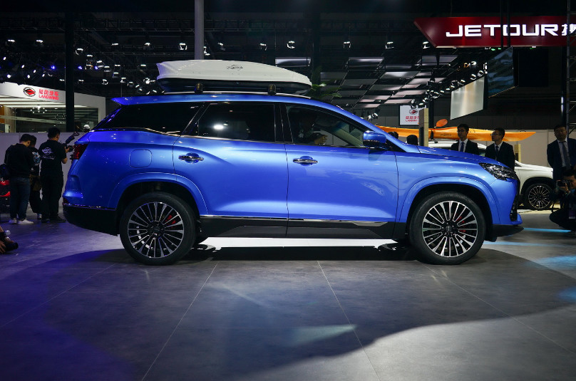 这台奇瑞能进藏,尺寸吊打星途!四块大屏轻松"吃鸡"