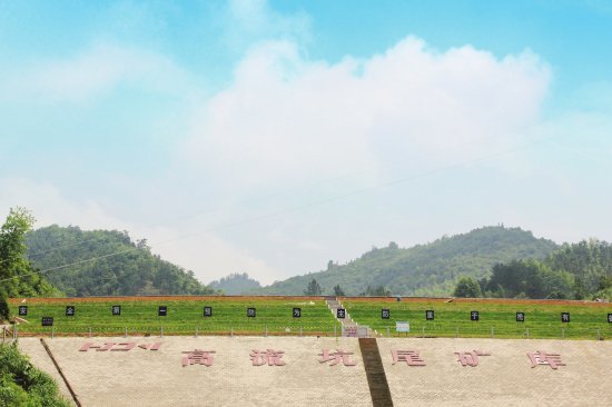 我们不断加大环保投入,时刻不忘守护汨罗江的源头之水和罗霄山的毓秀