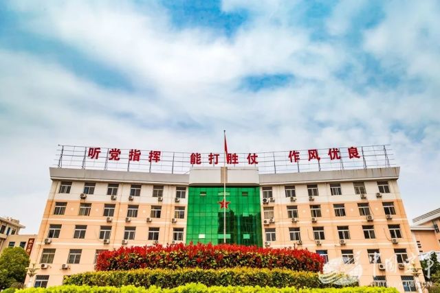 听,春的脚步!来空军勤务学院邂逅最美四月天