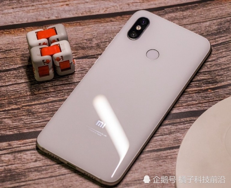 小米8升级了12项息屏动画,用户打开后却傻眼:最好看的那个呢