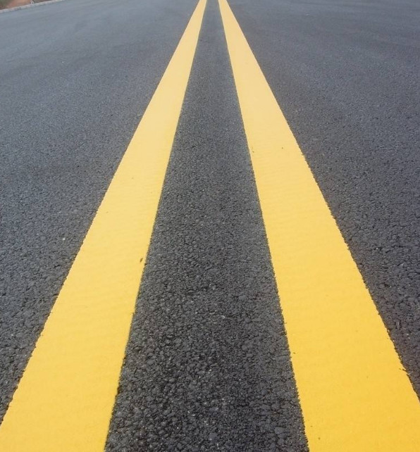 先不说"单黄线"和"双黄线"的区别,黄线的作用大