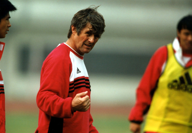 前川足主帅炮轰米卢:国足请他是错误 他没能力