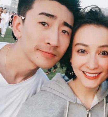 吴昕终于宣布恋情,男友不是别人,而是陪伴在她身边多年的他!