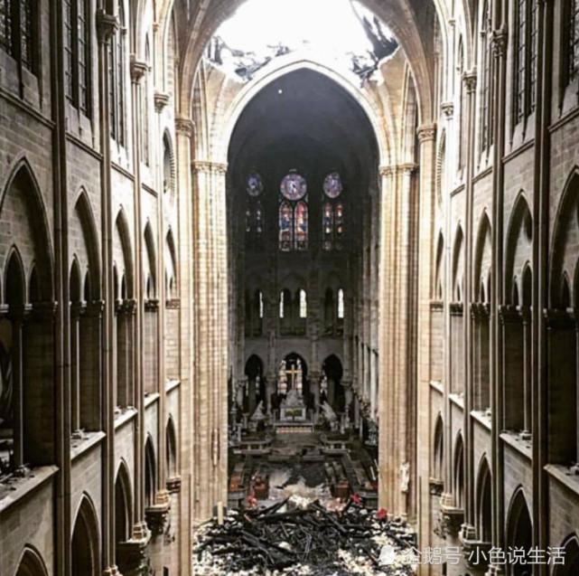 大火后的巴黎圣母院内部场景曝光 网友直言 太可惜了