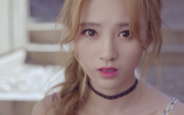 有一种"整容"叫鞠婧祎染黄头发,皮肤白到发光,美到不敢认