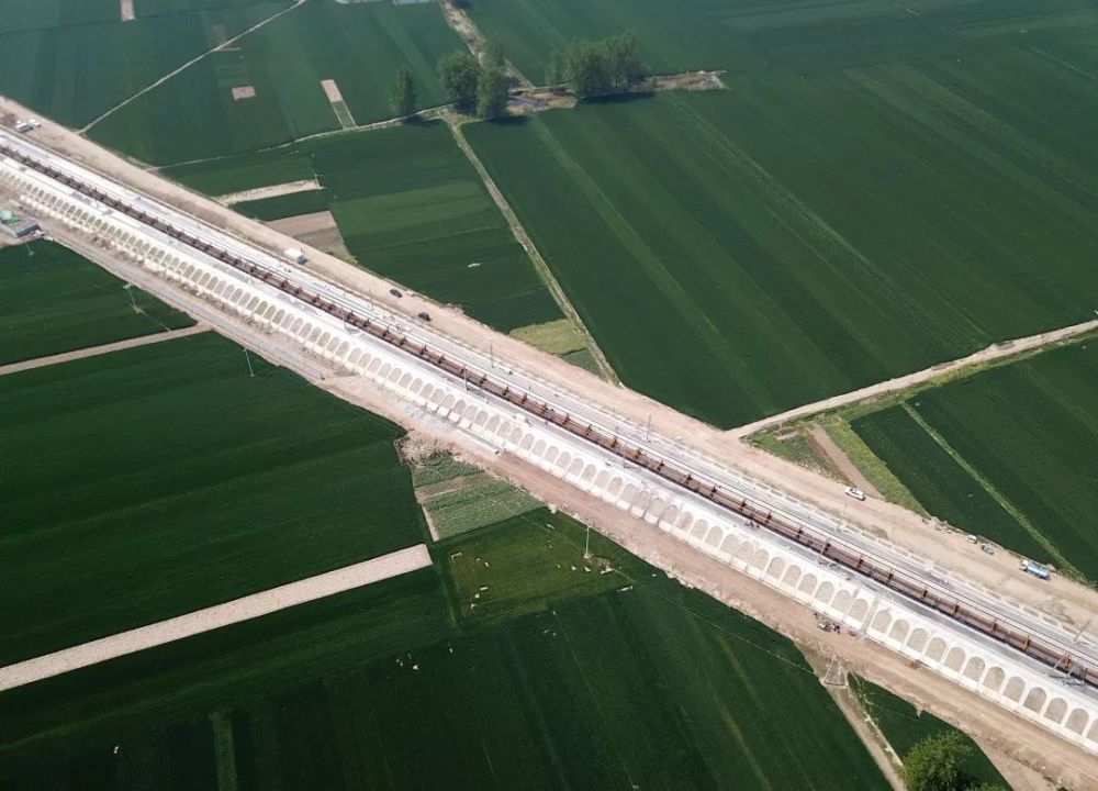 年内建成通车!郑阜高铁安徽段开始铺轨啦