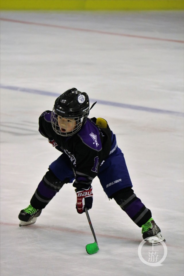 8岁手握15个mvp 重庆冰球小明星上浙江卫视圈粉无数