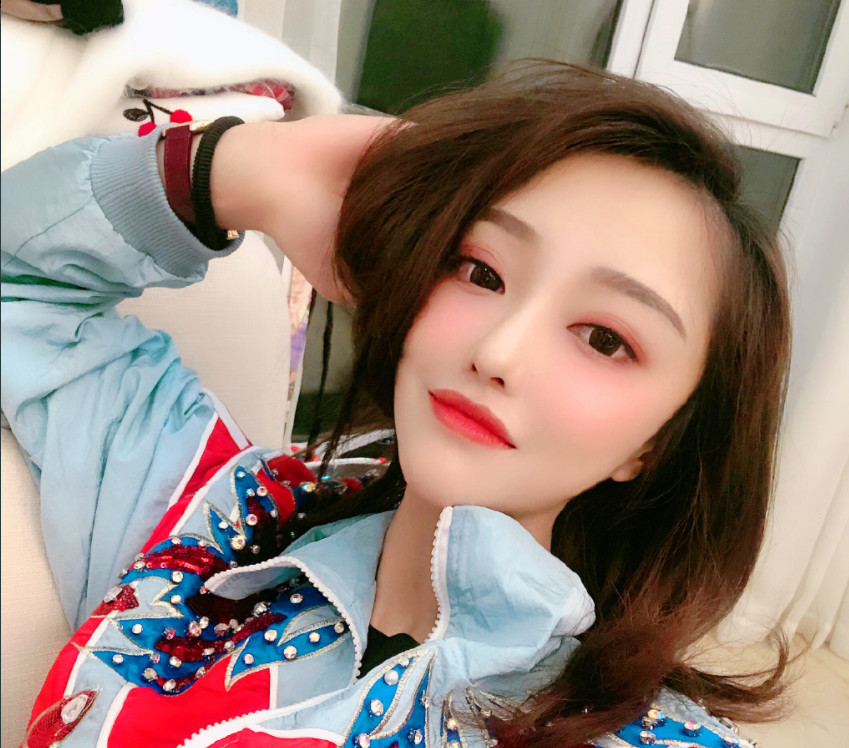 yy阿哲新女友终于曝光?微博高调示爱引热议,哲家军:眼光不错