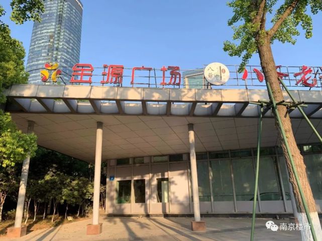 于是我今天特地在傍晚下班时间,实地打探金源广场,却发现现场人气惨淡