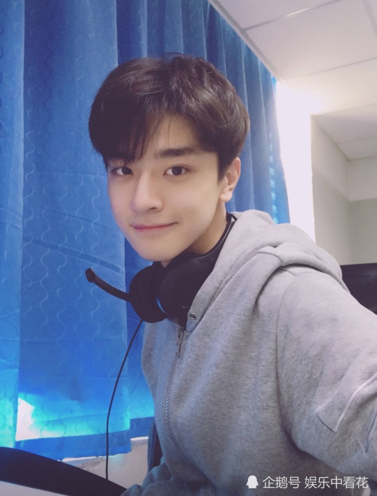 林一高中旧照流出,穿白色衬衣少年感十足,原来在校时就是校草