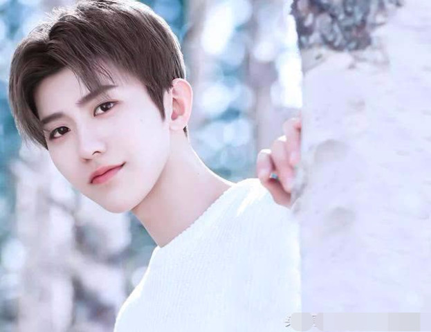 名字中带"坤"的4位明星,颜值都很逆天,网友:只服谢广坤!