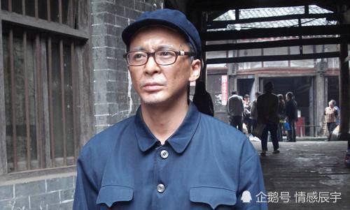 电视纪录片《迷徒》剧照因为没赶上飞机,无奈地在山里潜伏了八年的