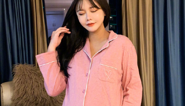 韩安冉再晒孕妇照,有谁注意她的脚了?网友:果然母爱最伟大!