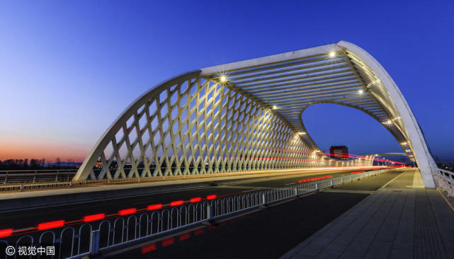 北京温榆河上的鸟巢大桥