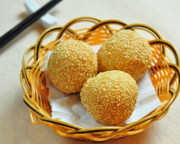 欢喜坨的名称众多,是湖北地区的特色小吃,至今已有百年历史