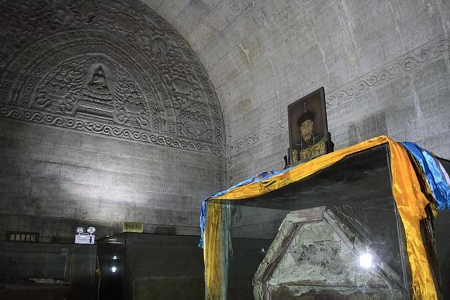 清朝康熙皇帝陵墓中为何陪葬了52位女人康熙生前有特殊交待