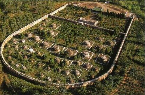 清朝康熙皇帝陵墓中为何陪葬了52位女人康熙生前有特殊交待