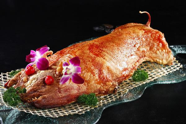 色香味俱全的:烤乳猪
