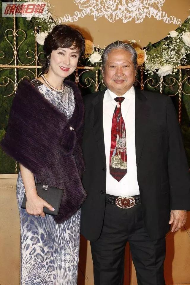 洪金寶的老婆最美,李連杰的老婆最性感,甄子丹的老婆身材最好