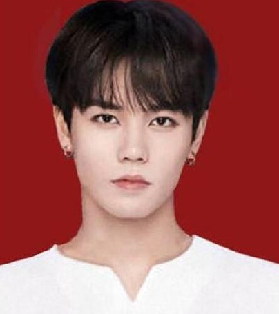 蔡徐坤的烟熏妆很有男人味?看到他的证件照,网友:都是误会!