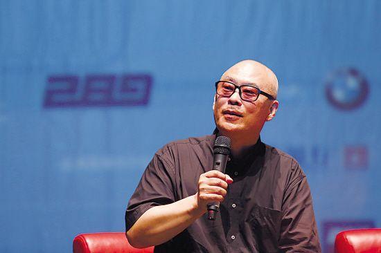 郑渊洁又举例实名"diss"了同为国内著名童书作家的曹文轩