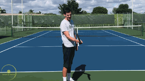 固定手腕必不可少的练习神器击球时要保持球拍手臂l状