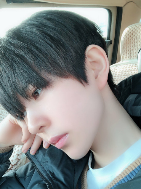 熊祁最新粉丝见面会九尾狐造型完胜全场网友你还缺女友吗