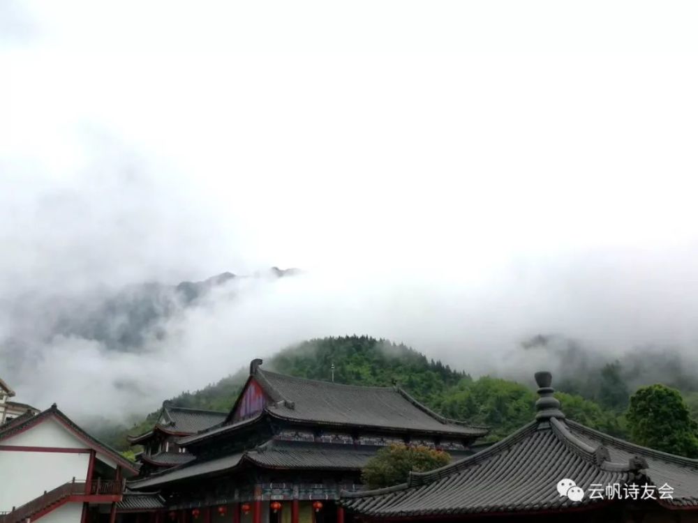 泰山西湖 岱岳峰峦映水中,雄浑婉约两相融.