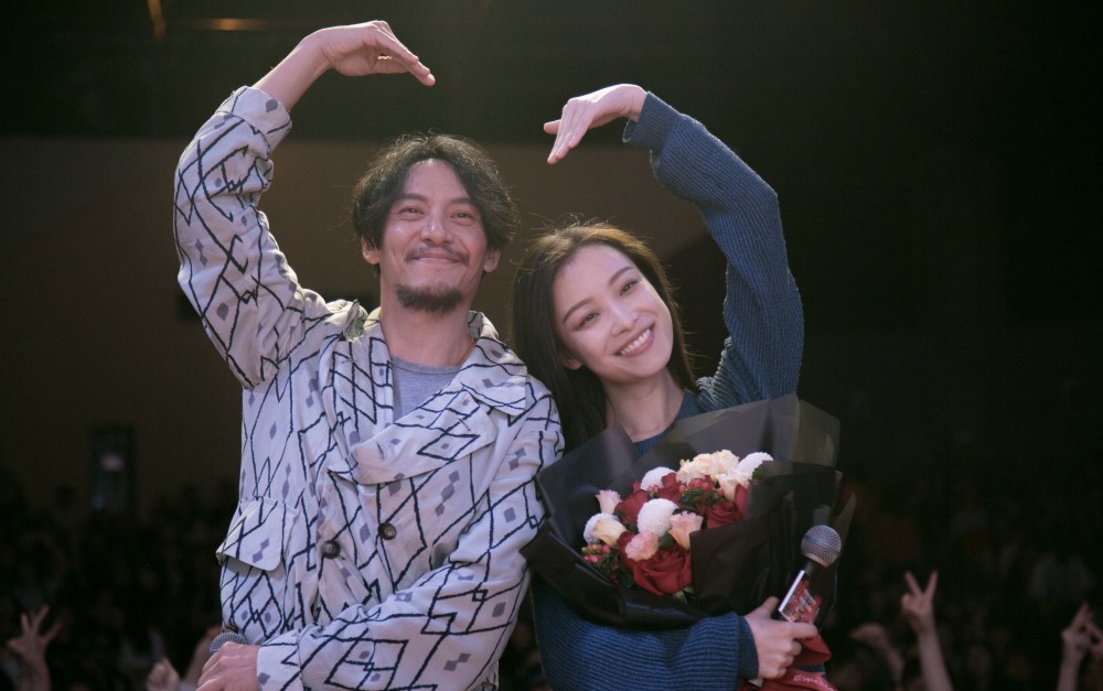 倪妮张震新剧公布剧照,网友:模仿杨幂赵又廷,不