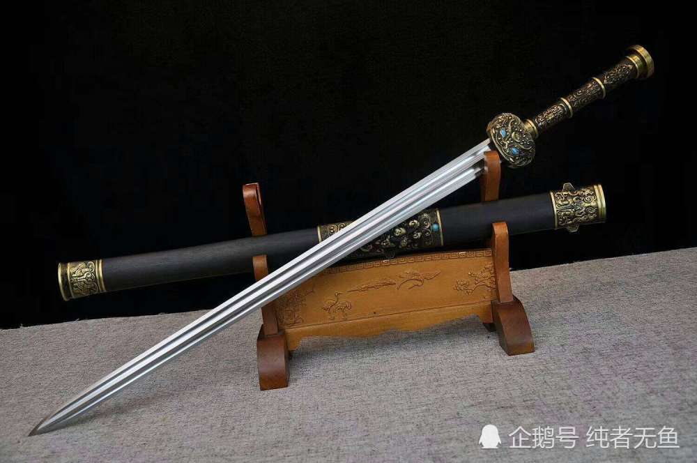 因为古代侠客用的刀剑制作都是手工打造,打造时间长,打造一把刀剑需要