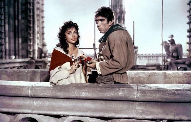 《巴黎圣母院》中的4句名言,道尽了现实生活的