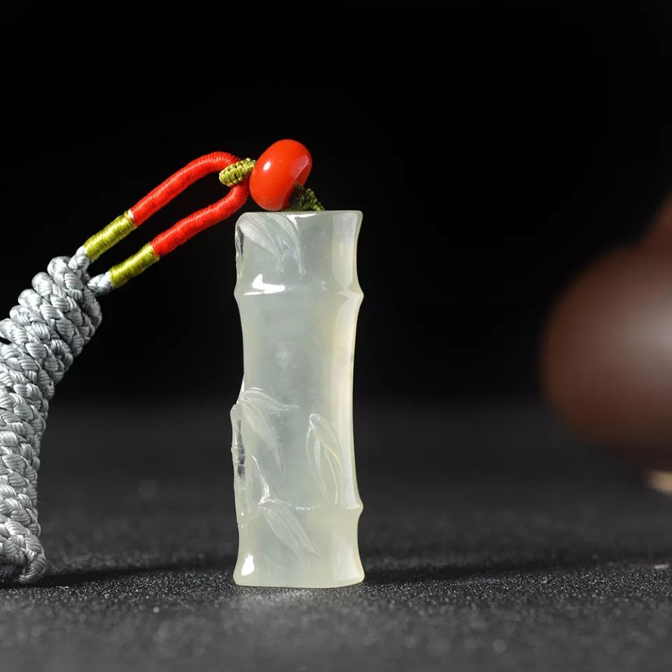 清新脱俗玉雕竹报