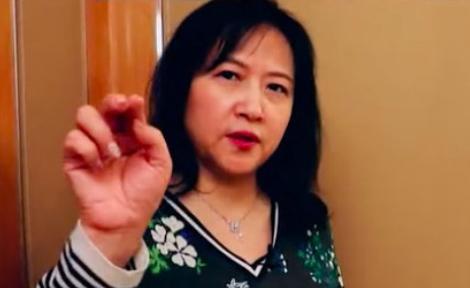 关晓彤妈妈照片曝光,与关晓彤像姐妹!姐姐反而像爸爸?
