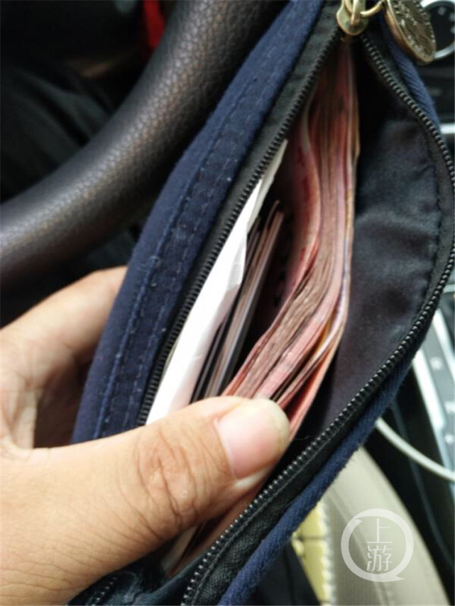装有大量现金的钱包落车里滴滴司机专门跑一趟