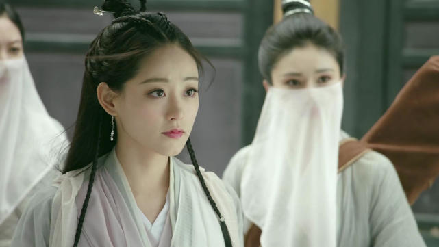 宋青书对周芷若一见倾心,从这里就可以看出来周芷若是个大美人,心地