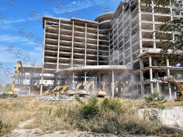 昌江黄鸿发犯罪团伙骨干涉案违建揽金酒店被拆除