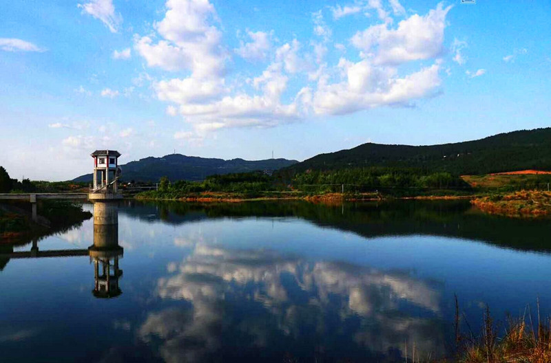 绝色!绵阳梓潼凤凰水库霞光如火 恰似人间仙境!