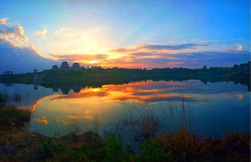绝色!绵阳梓潼凤凰水库霞光如火 恰似人间仙境!