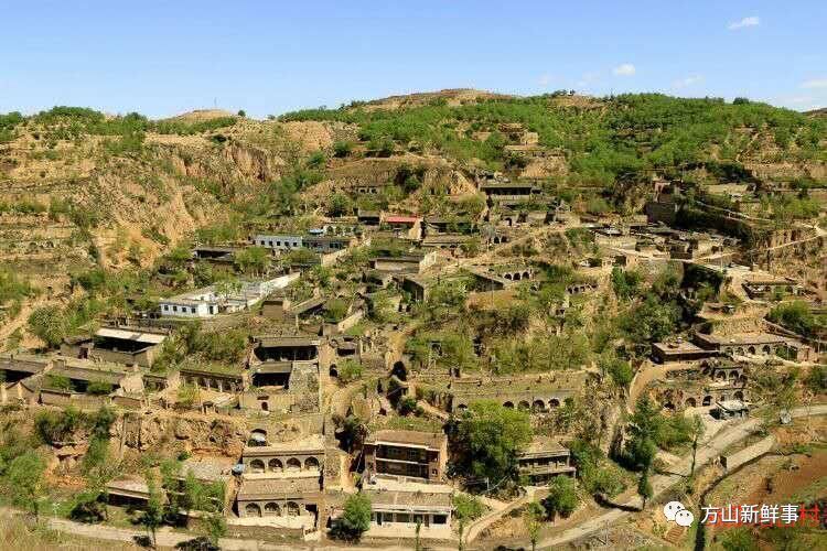 张家塔村新建东,西两座村门