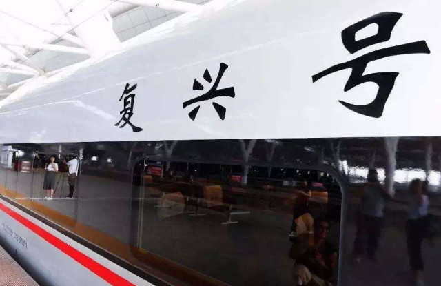中国高铁出事了?复兴号电线突然断裂,