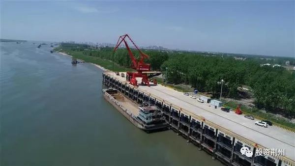 荆州港洪湖新堤综合码头开港试运行已建成2个泊位