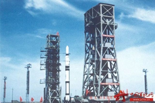 1970年4月24日中国第一颗人造地球卫星发射成功