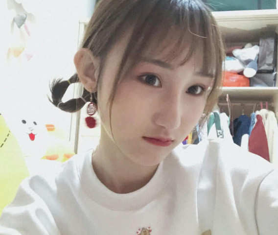 《绿色》演唱者陈雪凝忘不掉前男友,陈三听到这首歌感动流泪!