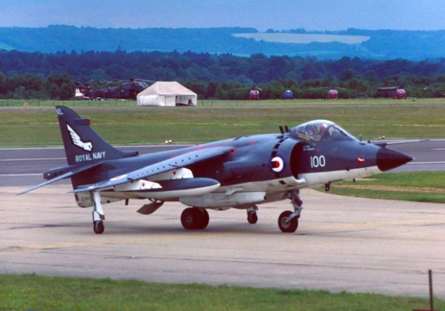 打开腾讯新闻,查看更多图片 >战斗机其实就是歼击机(fighter plane)